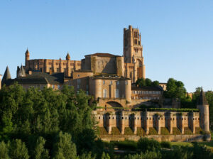 vue de la cathédrale et des jardins de la Berbie